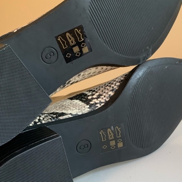 COPY - FAUX SNAKESKIN ANKLE BOOTIES - Picture 6 of 7